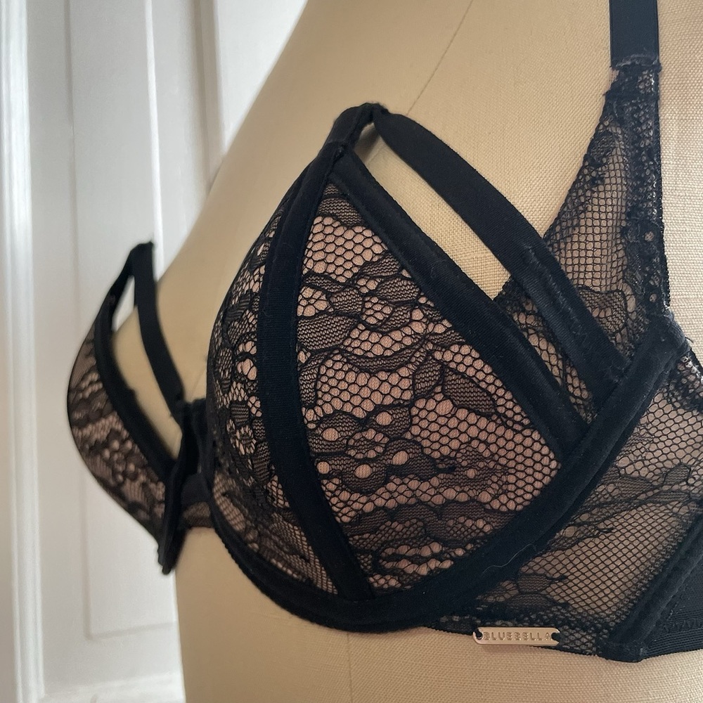 Bluebella luxury Lingerie .Sexy black lace bra 34B .never worn without tags